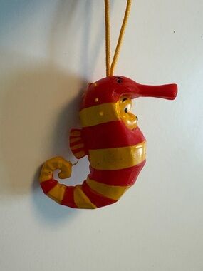 Peek-A-Pooh Charm - Seahorse (Series 3)